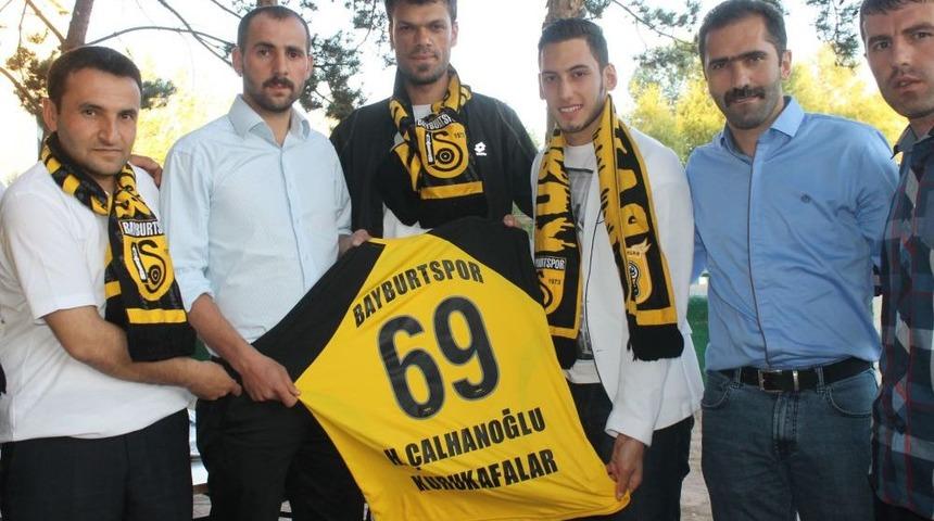 Kuru Kafalar&rsquo;dan Milli Yıldız &Ccedil;alhanoğlu&rsquo;na Ziyaret