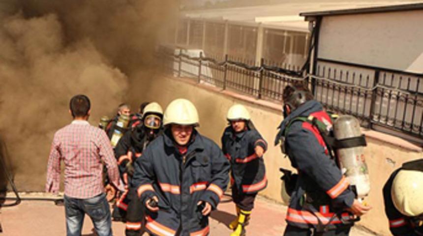 &Uuml;sk&uuml;dar'da korkutan yangın