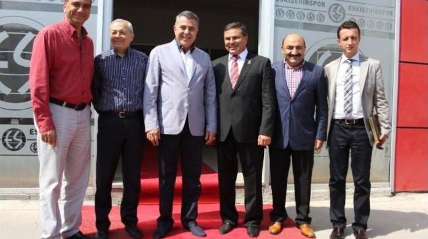 T&uuml;rkmenistan B&uuml;y&uuml;kel&ccedil;isi Serdarov, Eskişehirspor&rsquo;u Ziyaret Etti