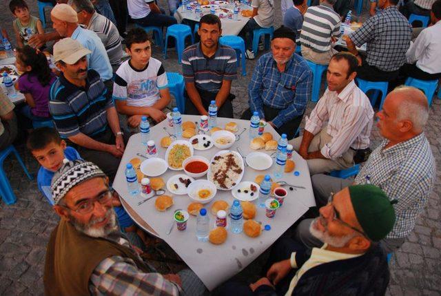 Ramazan’da Konya’nın 101 Mahallesi Iftarda Buluşacak