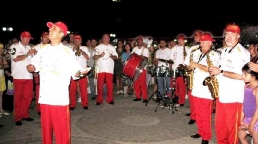 Posta Bandosu Ak&ccedil;ay&rsquo;da Konser Verdi