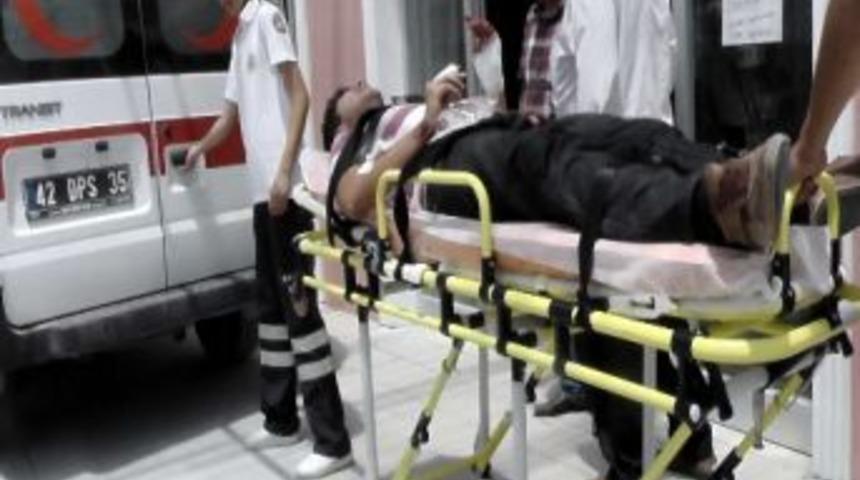 Cama &Ccedil;arpan Gen&ccedil; Bileklerinden Ve Elinden Yaralandı