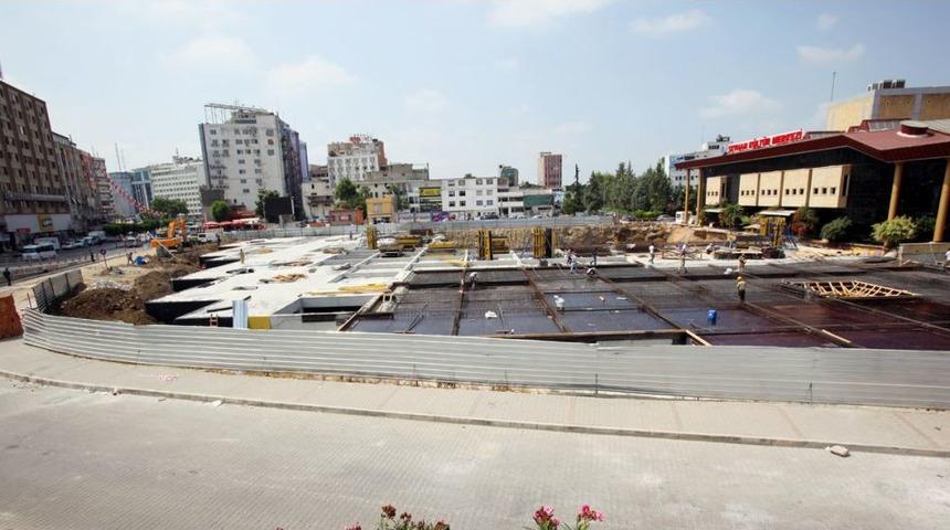 Adana Şehir Meydanı Tamamlanmak &Uuml;zere