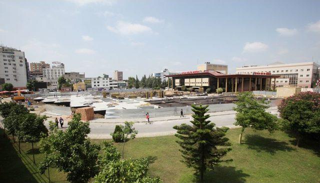 Adana Şehir Meydanı Tamamlanmak Üzere