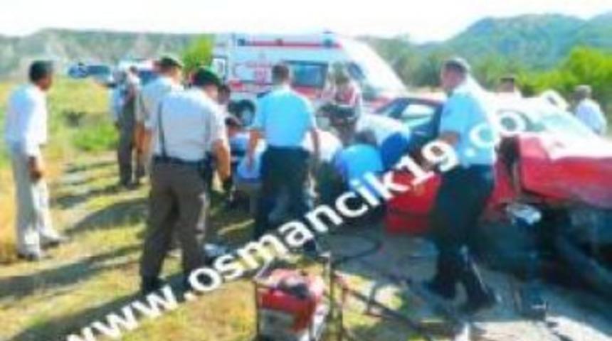 2 ara&ccedil; kafa kafaya &ccedil;arpıştı: 1 &ouml;l&uuml;, 2 ağır yaralı