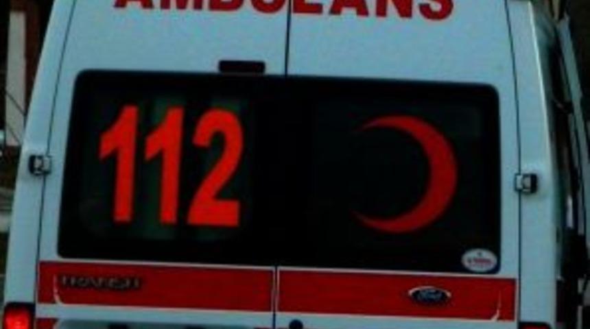 Minib&uuml;s şarampole Yuvarlandı :1 &ouml;l&uuml; 16 Yaralı