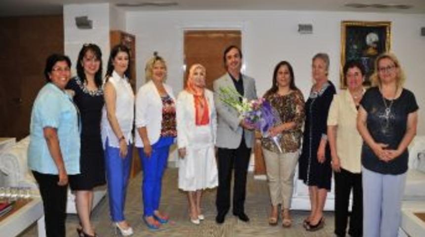 &Ouml;zgen Keskin Bayan Muhtarları Ağırladı