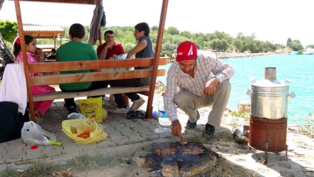 Ramazan &Ouml;ncesi Van G&ouml;l&uuml; Sahillerinde Piknik Keyfi
