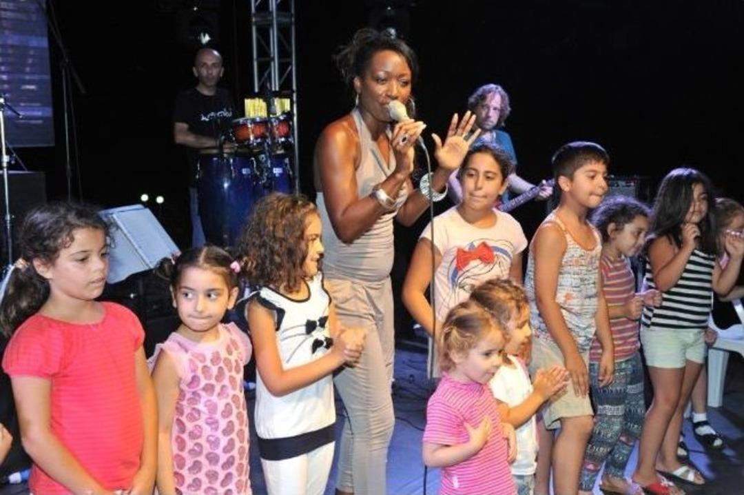 D&uuml;nya Yıldızı Buca'da Sahne Aldı