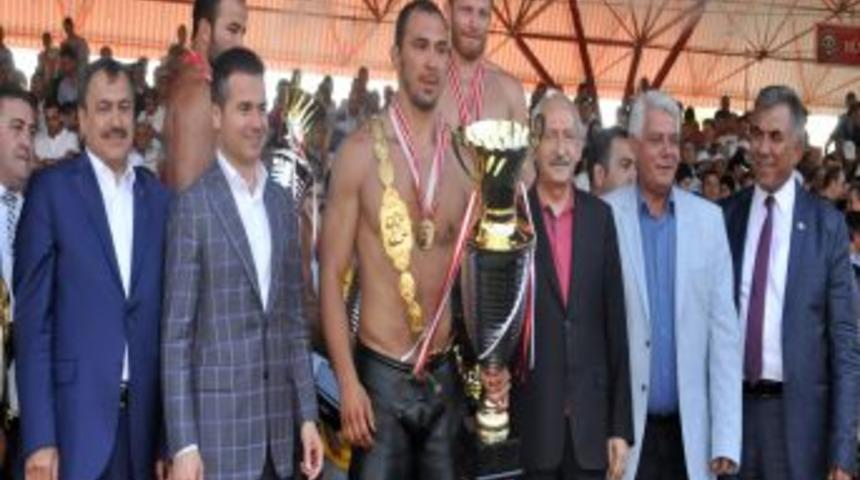 652. Tarihi Kırkpınar'ın Başpehlivanı Ali G&uuml;rb&uuml;z Oldu