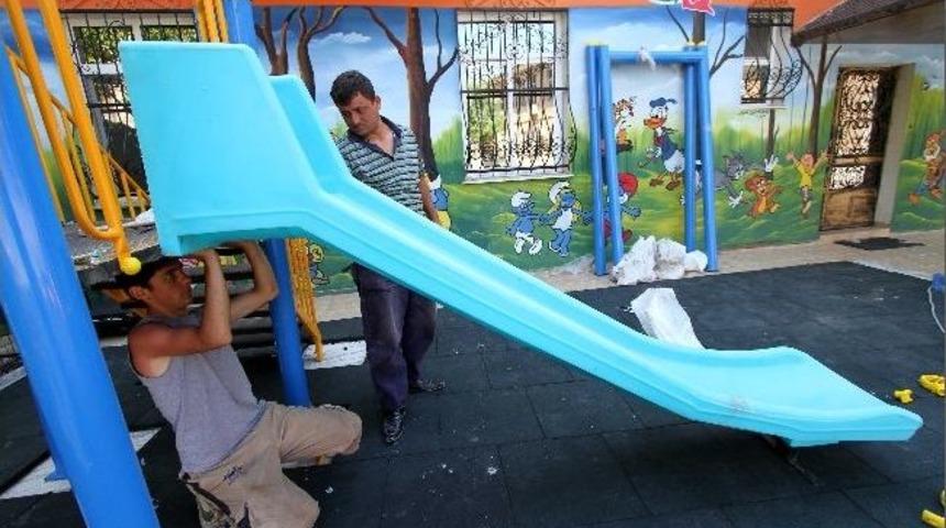 Karşıyaka Belediyesi&rsquo;nden Okullara Oyun Parkı