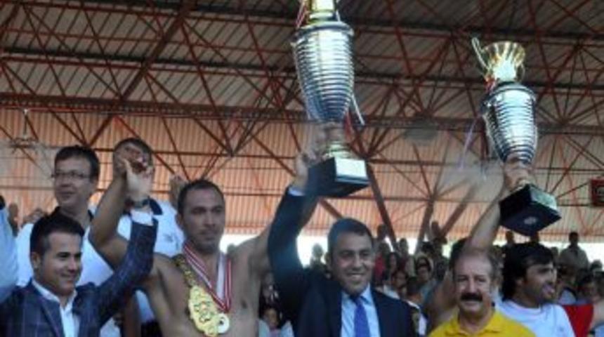 Ali Gürbüz, Kırkpınar'da Başpehlivan oldu