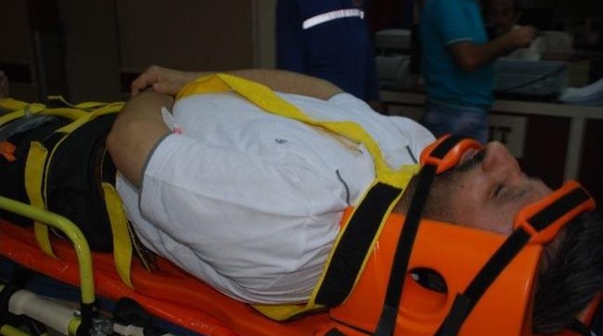 Motosiklet İle Otomobil &Ccedil;arpıştı: 3 Yaralı