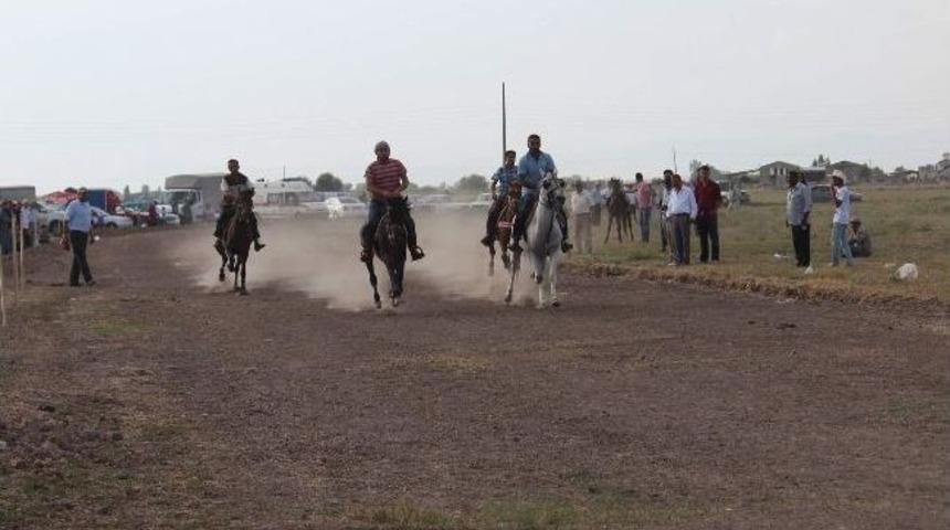 Konya&rsquo;da Rahvan At Yarışları Heyecanı