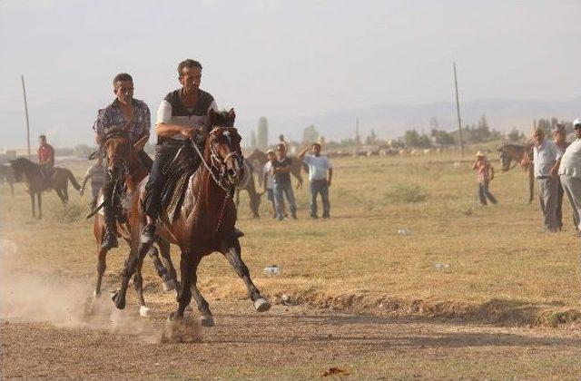 Konya’da Rahvan At Yarışları Heyecanı