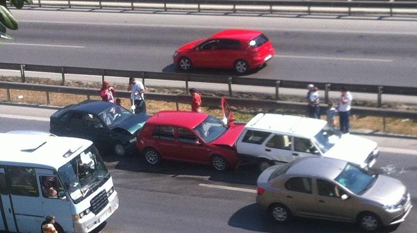 E5 Karayolunda 4 Ara&ccedil; Birbirine Girdi