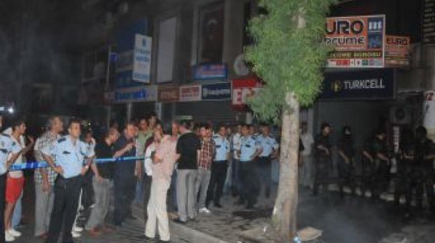 Sahibini &ouml;ld&uuml;rd&uuml;ğ&uuml; kahvehaneyi yaktı