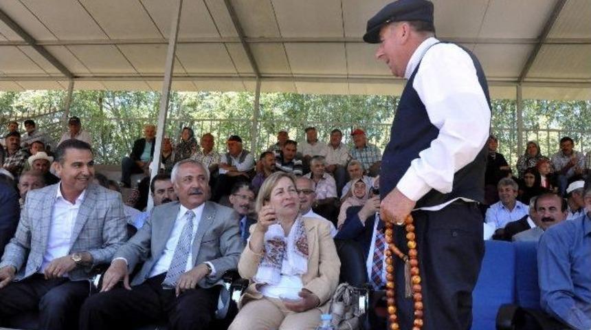 Ağa Tespihi Vekillerin İlgi Odağı Oldu