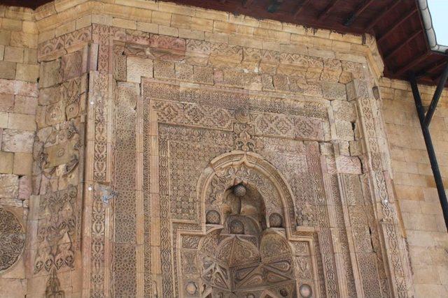 Divriği Ulu Cami’nin Restorasyonu Çatıdan Başlayacak