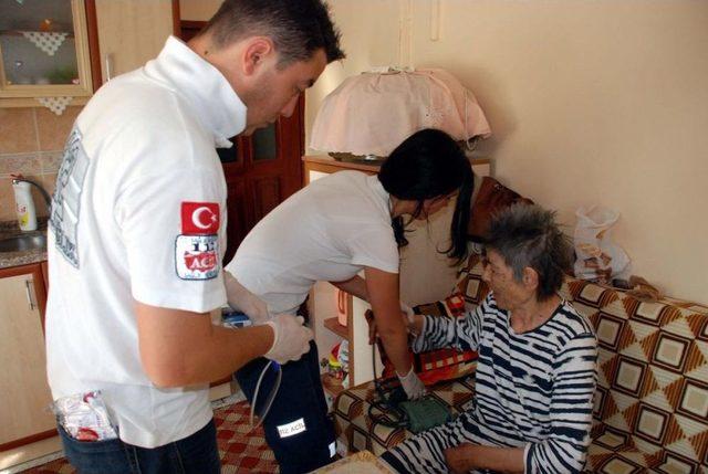 Torunların dikkati, babaanneyi yanmaktan kurtardı