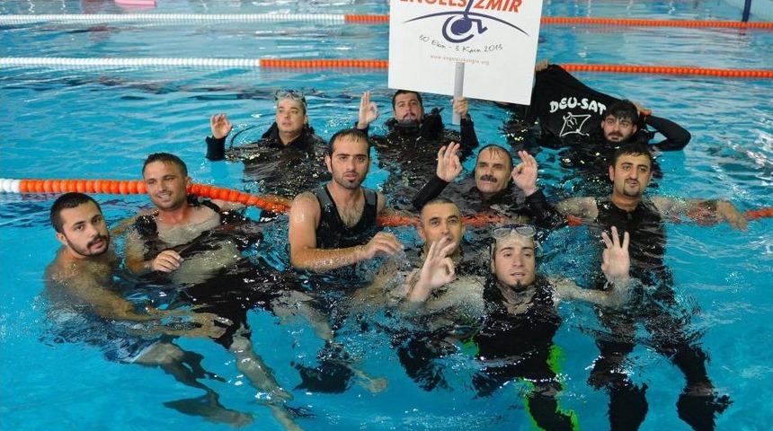 Engelliler Su Altında &Ouml;zg&uuml;rl&uuml;ğ&uuml; Tattı