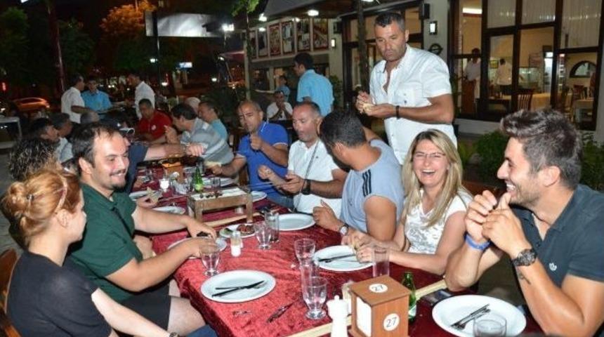 Adana'da Kano Ailesini Yemek