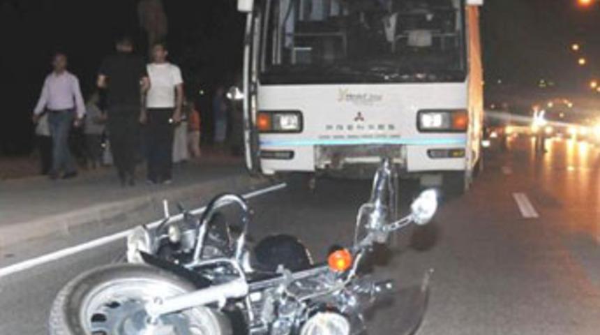 Otob&uuml;s&uuml;n altında can verdi