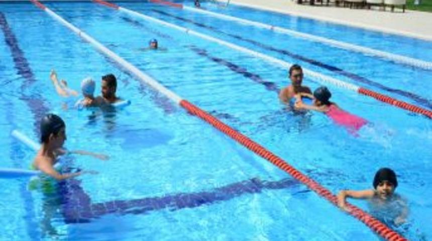 Engelliler, Yaz Spor Okullarında Y&uuml;zme &Ouml;ğreniyor
