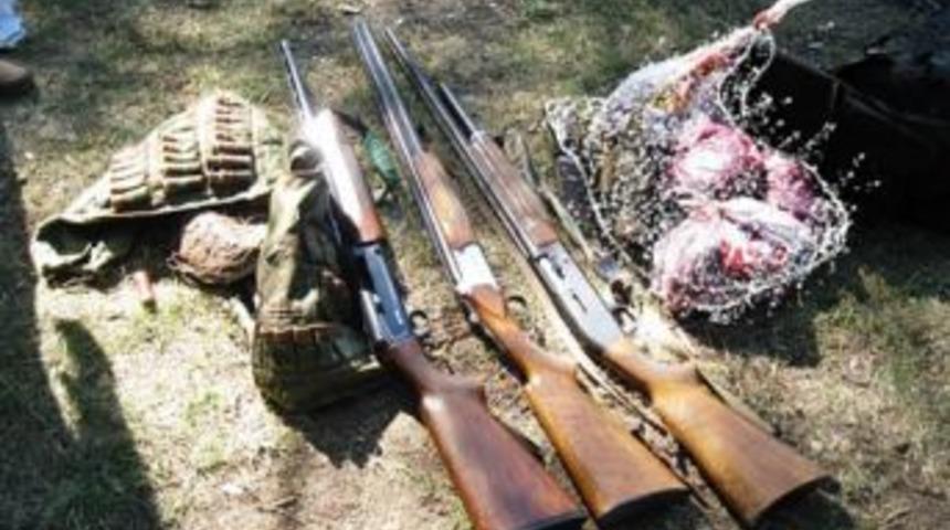 Nesli T&uuml;kenen Karacaları Avlayan 4 Avcıya 7 Bin Lira Ceza