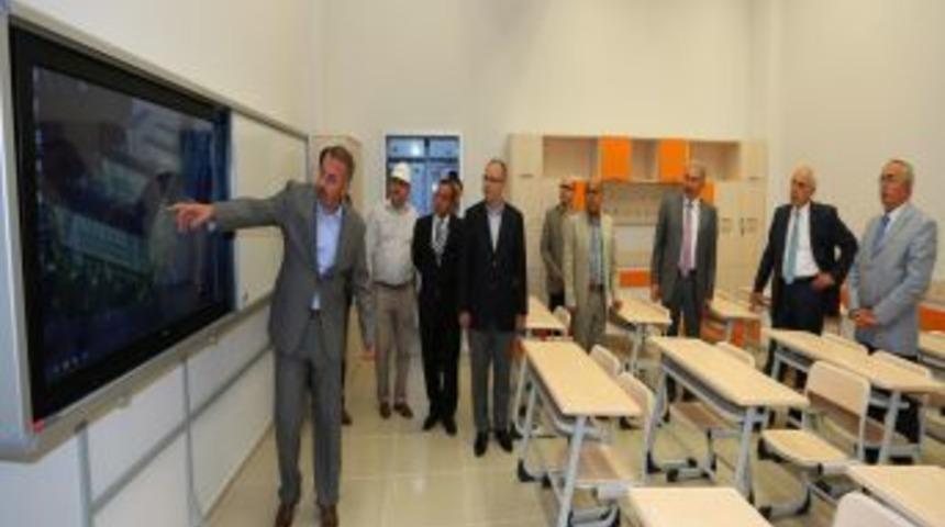 İstanbul Valisi, Başakşehir İmam Hatip Lisesi&rsquo;ni Inceledi
