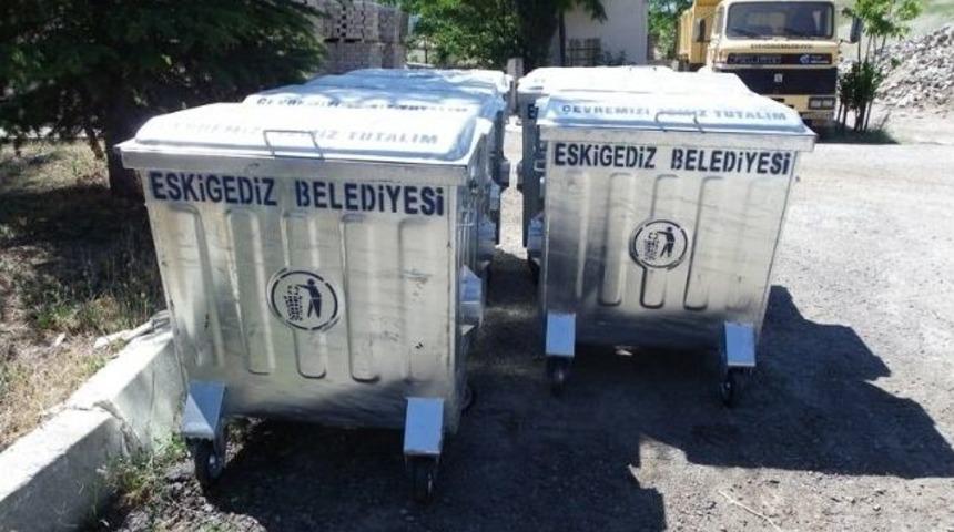 Eskigediz'e 20 Adet Galvaniz Tip &Ccedil;&ouml;p Konteynırı
