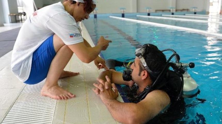 Su Altında &Ouml;zg&uuml;rl&uuml;ğ&uuml; Tattılar...