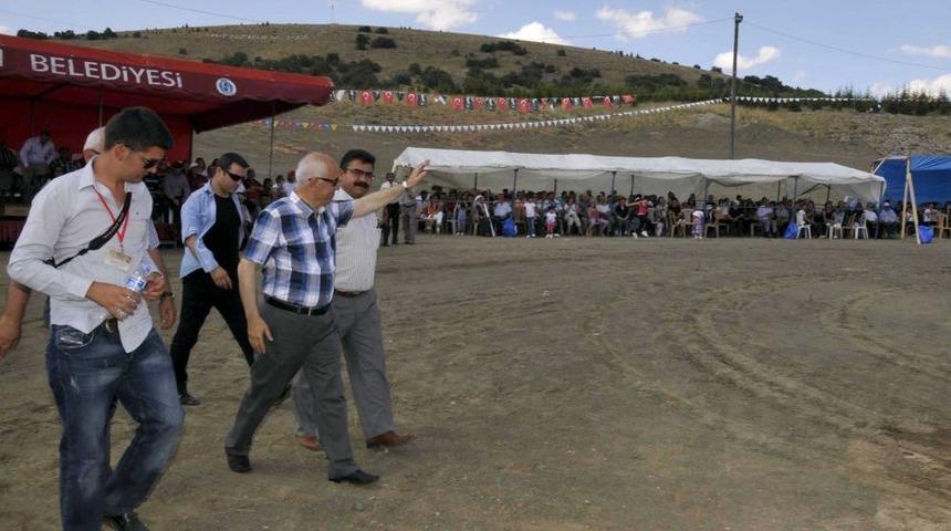Başkan Yaşar, Karabalı &Ccedil;&ouml;rek Şenliği&rsquo;nde