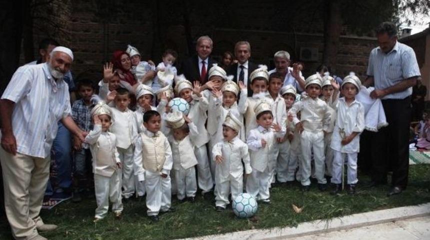 Muhtarlar 250 &Ccedil;ocuğu S&uuml;nnet Ettirdi