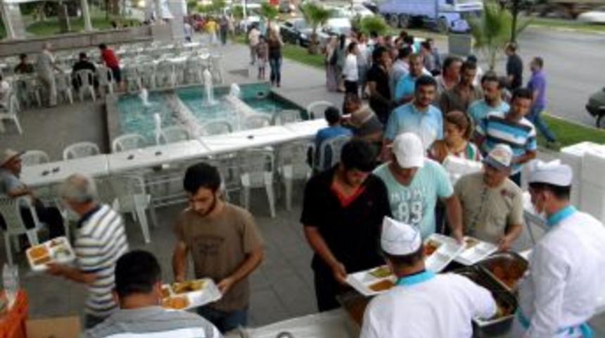 Y&Ouml;RSİAD, Ramazan Ayı Boyunca Her G&uuml;n 550 Kişiye Iftar Yemeği Verecek