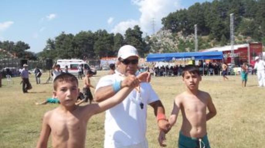 Kozanlı G&uuml;reş&ccedil;ilerden G&ouml;vde G&ouml;sterisi