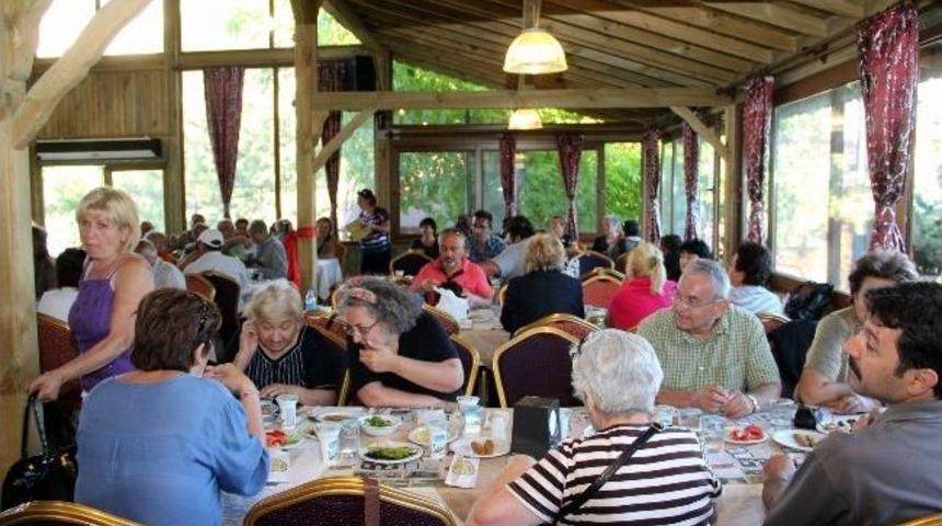 Sivaslı Ermeniler Ve Dostları Derneği Yemekte Bir Araya Geldi