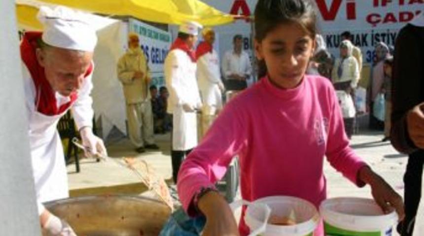 T&Uuml;MKASDER&rsquo;den, Ramazan'da G&uuml;nl&uuml;k 300 Kişilik Aşevi