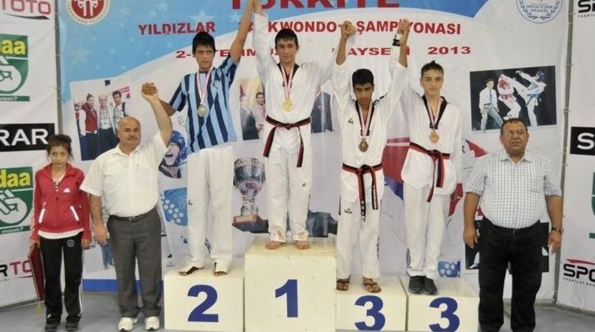 Hataylı Tekvandocu G&uuml;r&ccedil;ınar, T&uuml;rkiye Şampiyonu Oldu