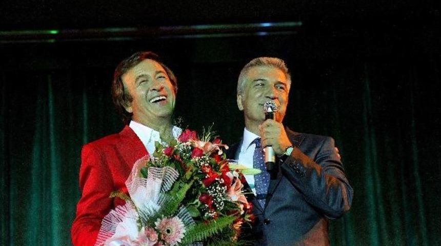 Erol Evgin&rsquo;den Başkan Durak&rsquo;a Salon &Ouml;vg&uuml;s&uuml;