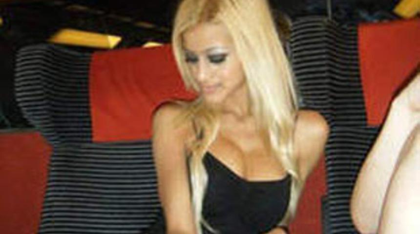 İşte milli futbolcuları yakan kız!