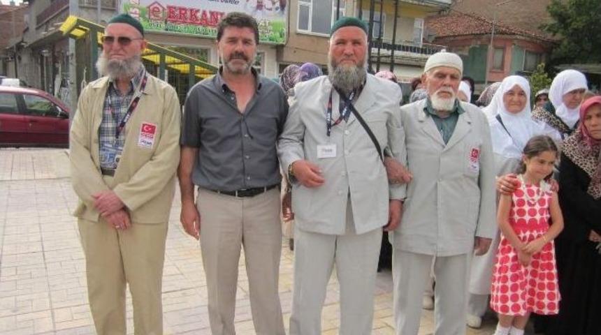 Boz&uuml;y&uuml;k&rsquo;te Ramazan Umrecileri Uğurlandı