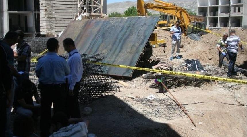 Demir Yığınının Altında Kalan İş&ccedil;i &Ouml;ld&uuml;