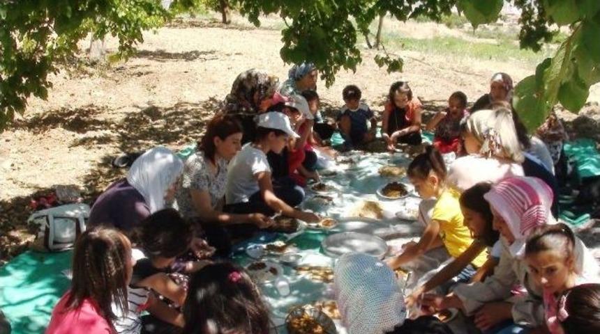 Yuva &Ccedil;ocuklarına Piknik Keyfi