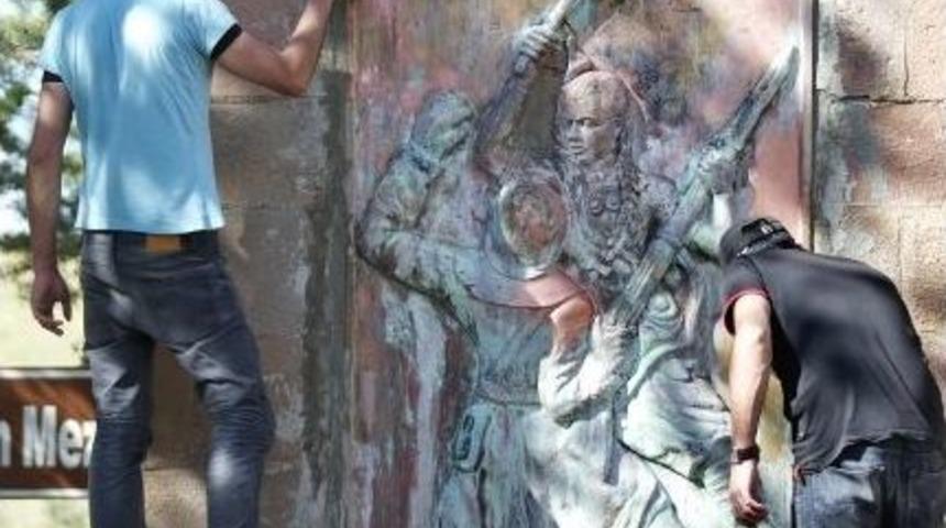 Aziziye&rsquo;nin Bronz R&ouml;lyefini &Ccedil;almışlardı&hellip;