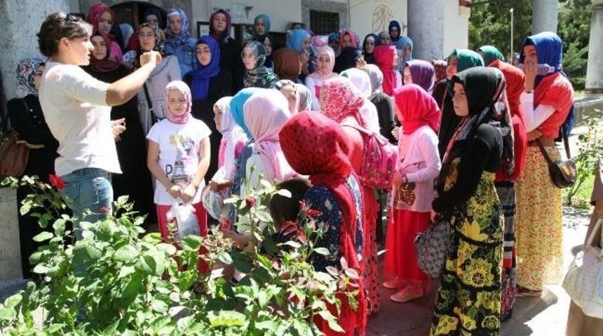 Kız Kur&rsquo;an Kursu &Ouml;ğrencilerinden Tarihi Odunpazarı B&ouml;lgesi&rsquo;ne Gezi
