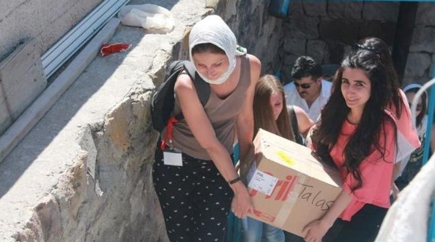 Yabancı &Ouml;ğrenciler Ramazan İaşesi Dağıttı