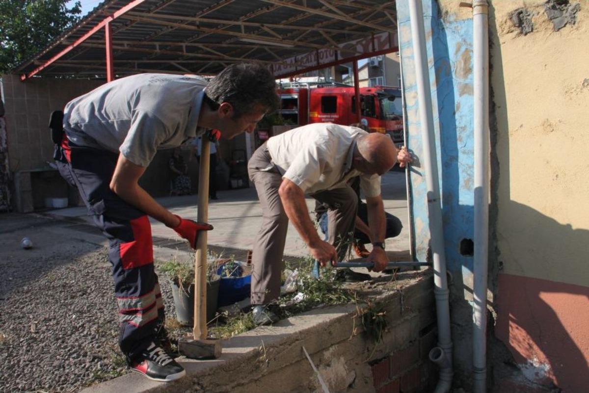 Yavru Kedi Sıkıştığı Yerden 3 G&uuml;n Sonra Kurtarıldı