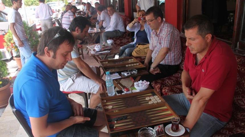 Ereğli'de Tatil &Ouml;d&uuml;ll&uuml; Tavla Turnuvası