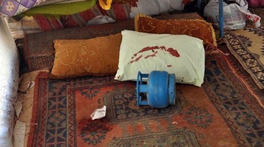 Dini Nikahlı Eşinin Kafasına Piknik T&uuml;p&uuml;yle Vurdu